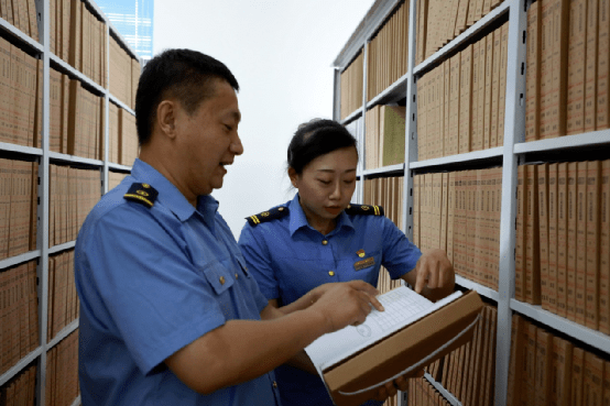 新澳2024正版免费资料,警惕虚假宣传，新澳2024正版免费资料的真相探讨